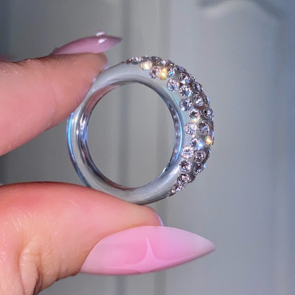 Clear acrylic crystal Lucite ring made with Swarovski crystals - Picture 8 of 12
